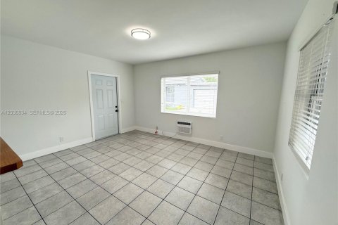 Casa en alquiler en Hollywood, Florida, 1 dormitorio № 2085480 - foto 14