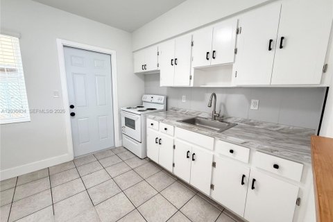 Casa en alquiler en Hollywood, Florida, 1 dormitorio № 2085480 - foto 2
