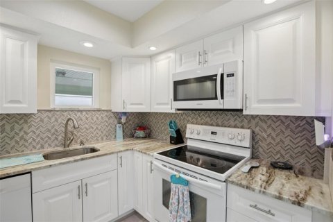 House in Port Charlotte, Florida 2 bedrooms, 129.13 sq.m. № 1914426 - photo 15
