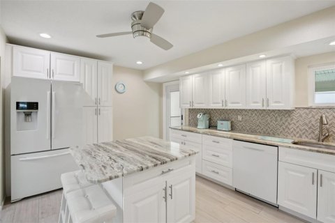 House in Port Charlotte, Florida 2 bedrooms, 129.13 sq.m. № 1914426 - photo 11