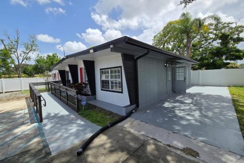 Propiedad comercial en alquiler en Orlando, Florida, 151.06 m2 № 1875894 - foto 3