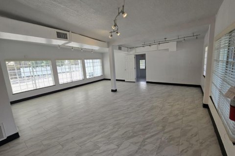 Propiedad comercial en alquiler en Orlando, Florida, 151.06 m2 № 1875894 - foto 18