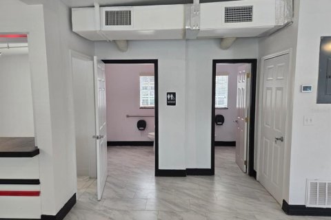 Propiedad comercial en alquiler en Orlando, Florida, 151.06 m2 № 1875894 - foto 11