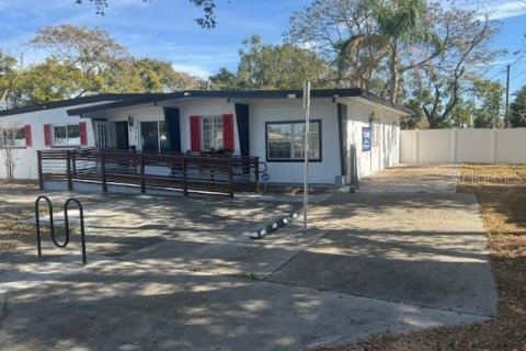 Propiedad comercial en alquiler en Orlando, Florida, 151.06 m2 № 1875894 - foto 1