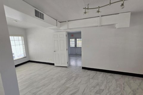 Propiedad comercial en alquiler en Orlando, Florida, 151.06 m2 № 1875894 - foto 22