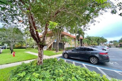 Condo in Weston, Florida, 2 bedrooms  № 1922941 - photo 23