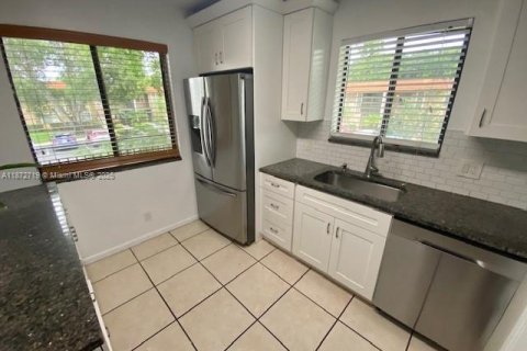 Condo in Weston, Florida, 2 bedrooms  № 1922941 - photo 4