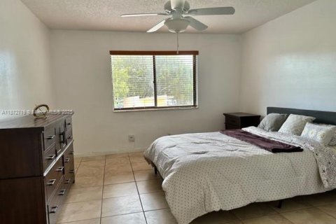 Condo in Weston, Florida, 2 bedrooms  № 1922941 - photo 9