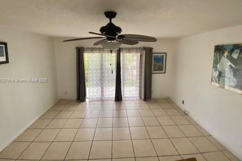 Condo in Weston, Florida, 2 bedrooms  № 1922941 - photo 2