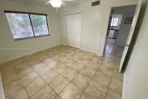 Condo in Weston, Florida, 2 bedrooms  № 1922941 - photo 13