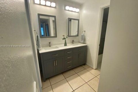 Condo in Weston, Florida, 2 bedrooms  № 1922941 - photo 11