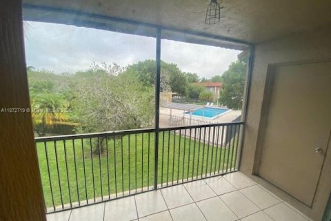 Condo in Weston, Florida, 2 bedrooms  № 1922941 - photo 17