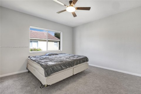 House in Pembroke Pines, Florida 3 bedrooms, 165.37 sq.m. № 1491996 - photo 17