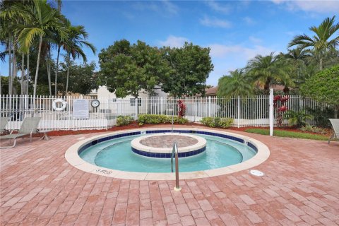 House in Pembroke Pines, Florida 3 bedrooms, 165.37 sq.m. № 1491996 - photo 29