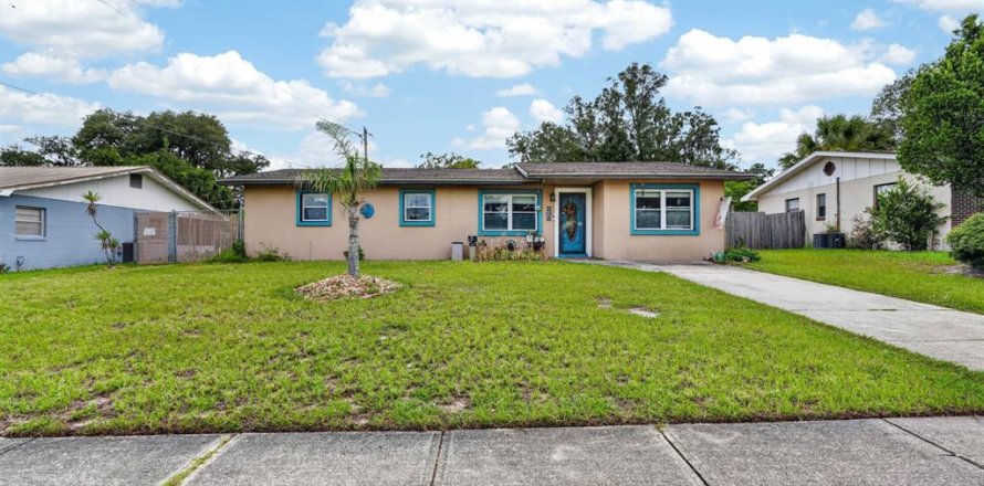 House in Palatka, Florida 3 bedrooms, 129.88 sq.m. № 2094714