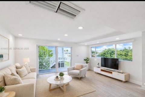 Снять в аренду кондоминиум в Майами-Бич, Флорида 3 спальни, 148.64м2, № 1991007 - фото 2