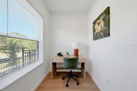 Townhouse in Saint Petersburg, Florida 3 bedrooms, 211.82 sq.m. № 2379564 - photo 16