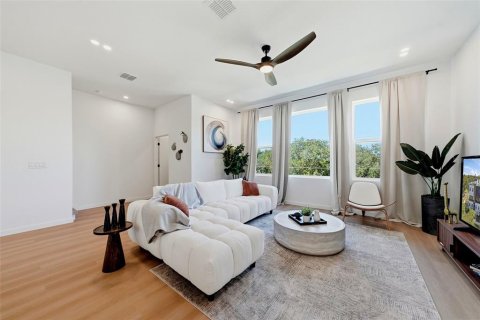 Townhouse in Saint Petersburg, Florida 3 bedrooms, 211.82 sq.m. № 2379564 - photo 8
