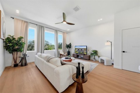 Townhouse in Saint Petersburg, Florida 3 bedrooms, 211.82 sq.m. № 2379564 - photo 7