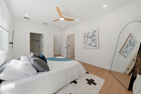 Townhouse in Saint Petersburg, Florida 3 bedrooms, 211.82 sq.m. № 2379564 - photo 28