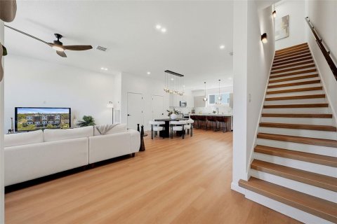 Townhouse in Saint Petersburg, Florida 3 bedrooms, 211.82 sq.m. № 2379564 - photo 19