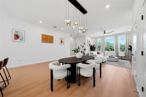 Townhouse in Saint Petersburg, Florida 3 bedrooms, 211.82 sq.m. № 2379564 - photo 6