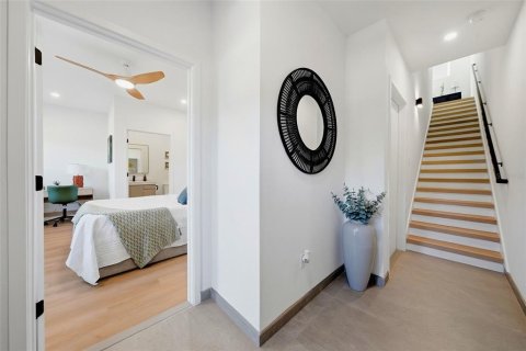 Townhouse in Saint Petersburg, Florida 3 bedrooms, 211.82 sq.m. № 2379564 - photo 17