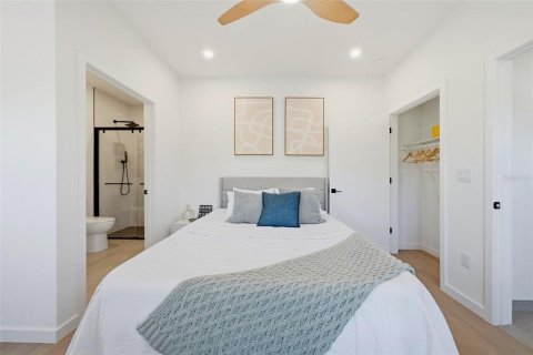 Townhouse in Saint Petersburg, Florida 3 bedrooms, 211.82 sq.m. № 2379564 - photo 23