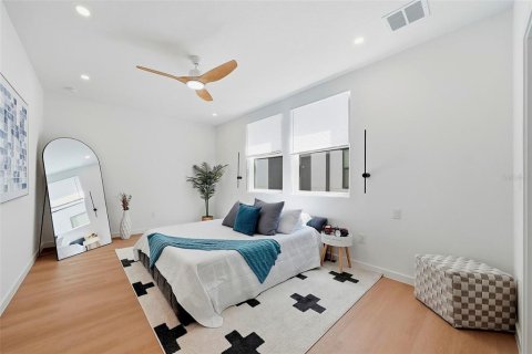 Townhouse in Saint Petersburg, Florida 3 bedrooms, 211.82 sq.m. № 2379564 - photo 26