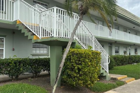 Condo in Clearwater, Florida, 2 bedrooms  № 2216938 - photo 4
