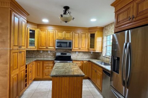 Снять в аренду виллу или дом в Майами, Флорида 3 спальни, 243.96м2, № 1983831 - фото 5