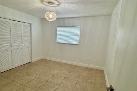 Снять в аренду виллу или дом в Майами, Флорида 3 спальни, 243.96м2, № 1983831 - фото 11