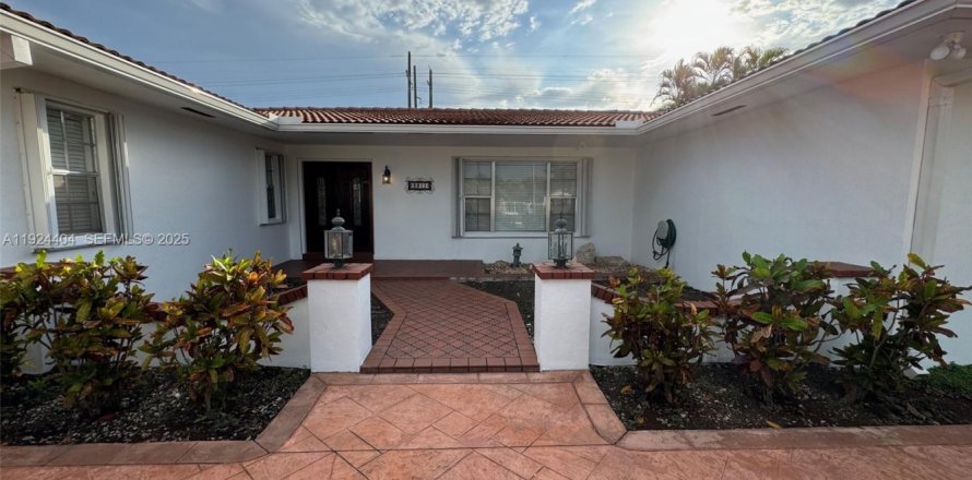 Дом в Майами, Флорида 3 спальни, 243.96м2 № 1983831