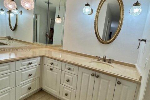 Снять в аренду виллу или дом в Майами, Флорида 3 спальни, 243.96м2, № 1983831 - фото 8