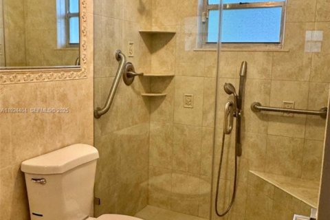 Снять в аренду виллу или дом в Майами, Флорида 3 спальни, 243.96м2, № 1983831 - фото 9