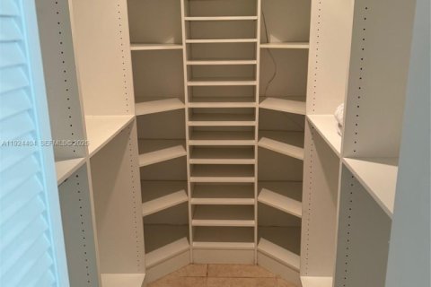 Снять в аренду виллу или дом в Майами, Флорида 3 спальни, 243.96м2, № 1983831 - фото 10