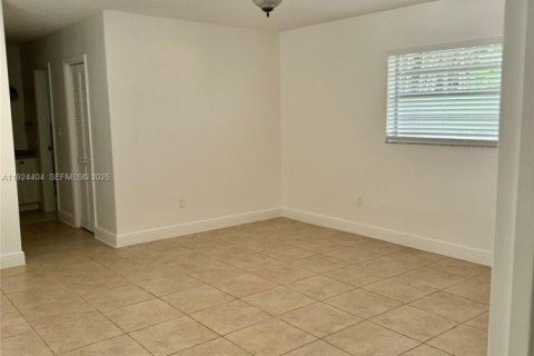 Снять в аренду виллу или дом в Майами, Флорида 3 спальни, 243.96м2, № 1983831 - фото 7