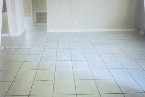 Villa ou maison à louer à Port St. Lucie, Floride: 3 chambres, 122.91 m2 № 2365694 - photo 5