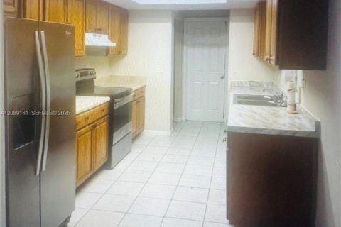 Villa ou maison à louer à Port St. Lucie, Floride: 3 chambres, 122.91 m2 № 2365694 - photo 2