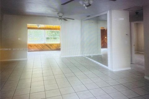 Villa ou maison à louer à Port St. Lucie, Floride: 3 chambres, 122.91 m2 № 2365694 - photo 3