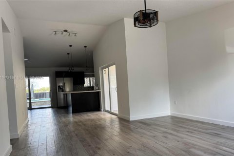 Купить виллу или дом в Майами, Флорида 1 комната, 139.63м2, № 2036468 - фото 2