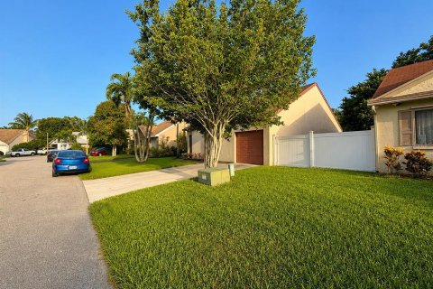 House in Boynton Beach, Florida 3 bedrooms, 115.2 sq.m. № 2308998 - photo 5