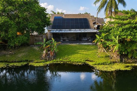 House in Boynton Beach, Florida 3 bedrooms, 115.2 sq.m. № 2308998 - photo 3