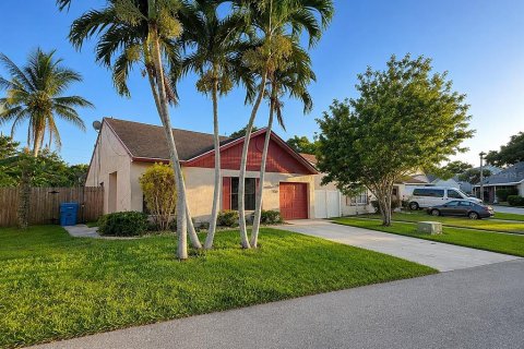 House in Boynton Beach, Florida 3 bedrooms, 115.2 sq.m. № 2308998 - photo 4
