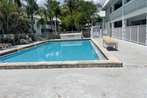 Condominio en venta en Palmetto Bay, Florida, 1 dormitorio, 61.69 m2 № 2153646 - foto 17