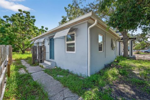 Casa en venta en Gulfport, Florida, 3 dormitorios, 71.35 m2 № 1835376 - foto 1