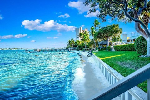 Condo in West Palm Beach, Florida, 1 bedroom  № 1060359 - photo 1