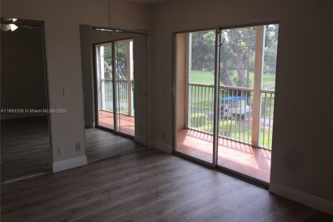 Condo in Pembroke Pines, Florida, 1 bedroom  № 1672567 - photo 9