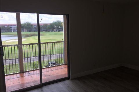 Condo in Pembroke Pines, Florida, 1 bedroom  № 1672567 - photo 10