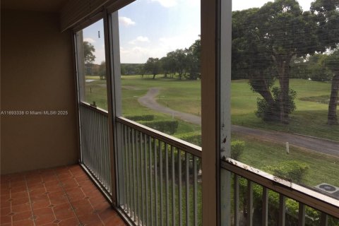 Condo in Pembroke Pines, Florida, 1 bedroom  № 1672567 - photo 2